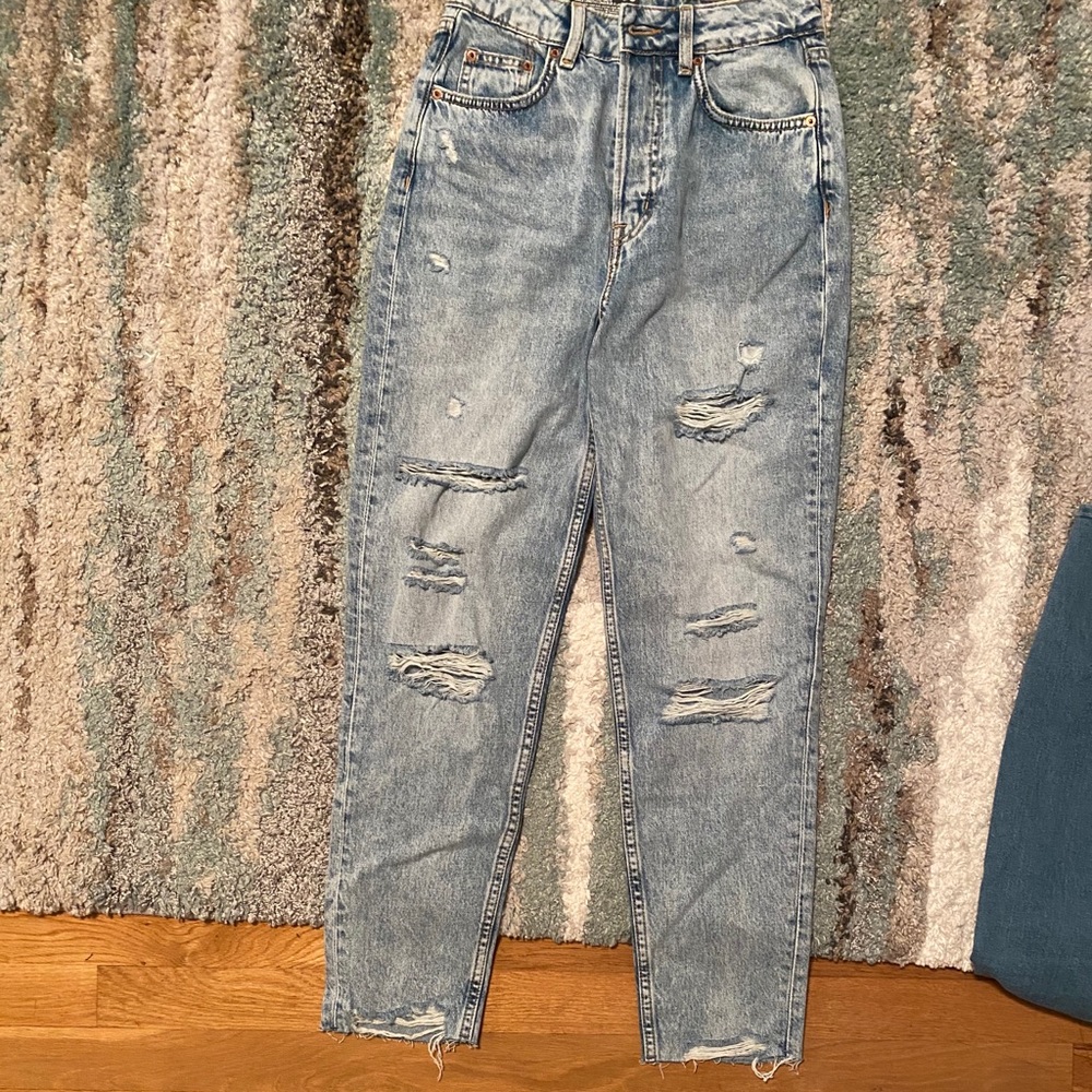 NWT High waisted mom jeans with rips